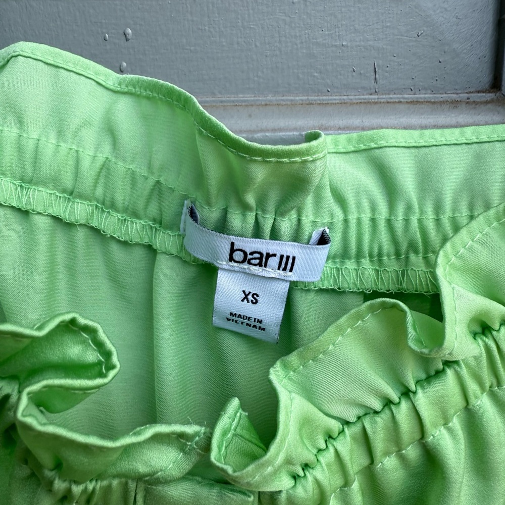 NWT Women’s‎ Bar lll sweetheart neck ruffled snap front dress, green size XS - Picture 4 of 7